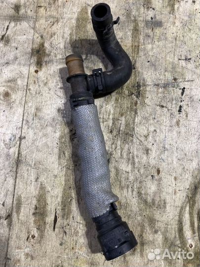 Патрубок системы охлаждения Volkswagen Passat 3C5