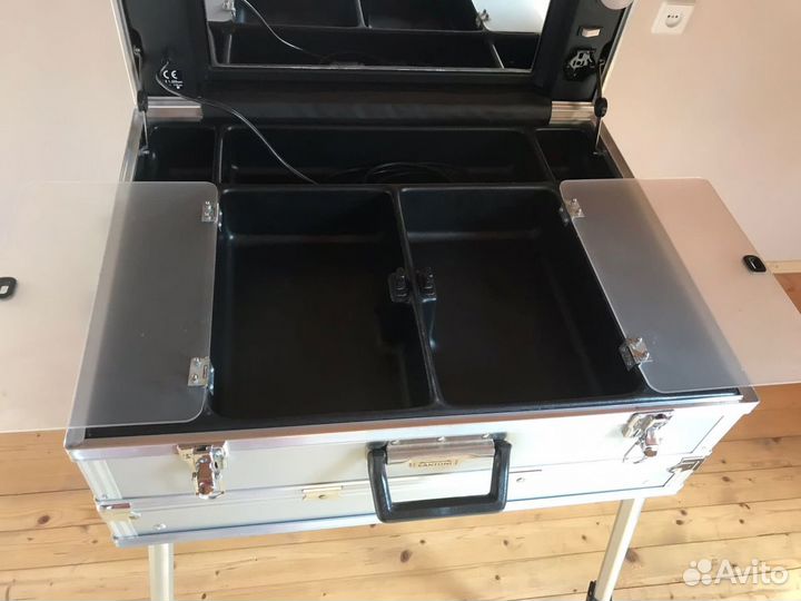 Портативный кейс визажиста