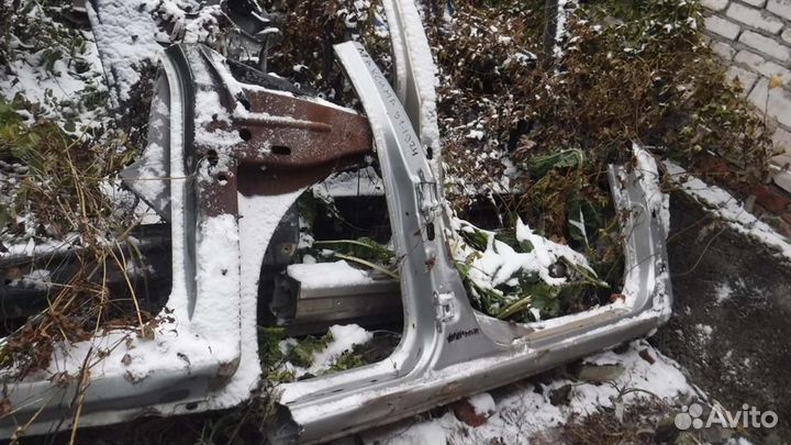 Порог со стойкой правый Nissan Maxima (A33) 1999