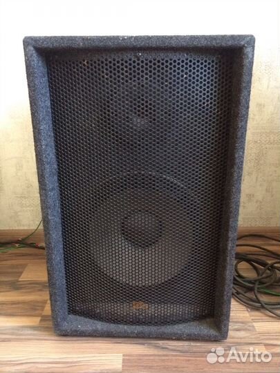 Микшерный пульт с усилителем и колонки