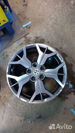 Volkswagen Jetta Golf R17 (7)