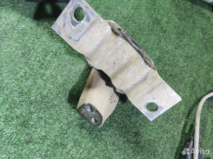 Опора двигателя правая LADA Largus Cross