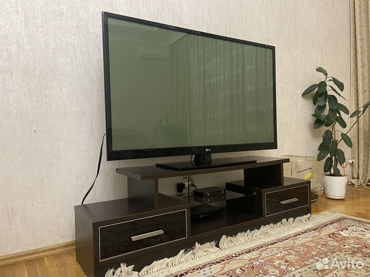 Телевизор бу LG 155 см