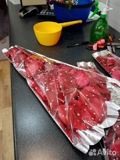 Лепестки роз на свадьбу, романтическое мероприятие