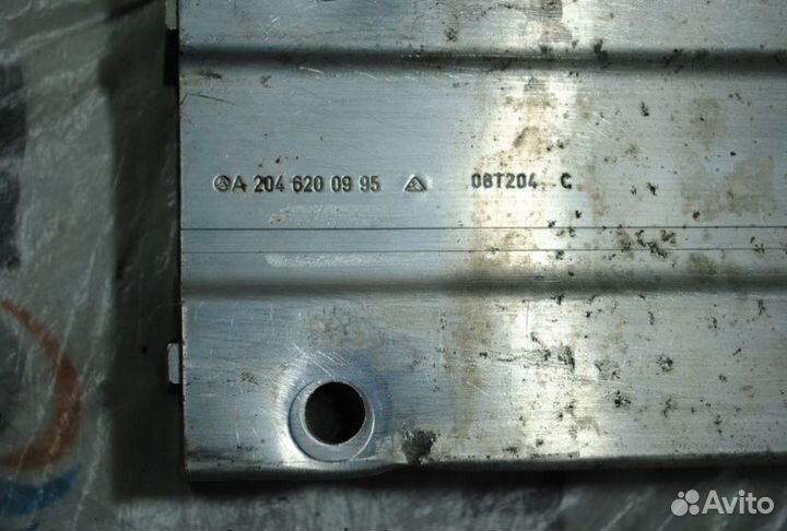 Кронштейн усилителя бампера Mercedes E W211 Е30