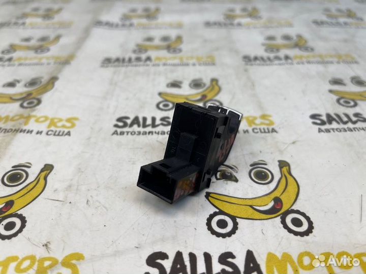 Кнопка открывания багажника Volkswagen Touareg 7P5