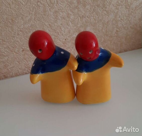 Солонка и перечница из фарфора Португалия