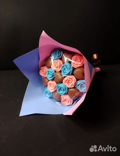 Шоколадные Розы и Сердца - 19 шт в Букете