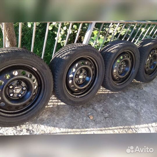 Hankook Winter I'Cept IZ2 215/55 R16