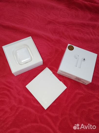 Наушники AirPods with Wireless Charging Case