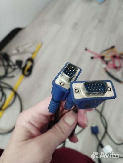 Кабели разные. hdmi, VGA, питание, сетевой интерне