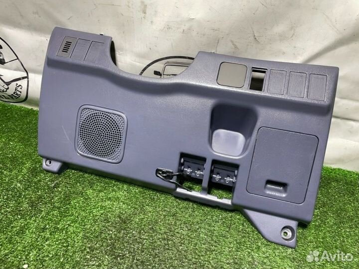 Консоль под рулевой колонкой Toyota Land Cruiser