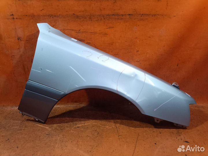 Крыло правое Toyota Crown GS151