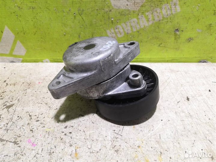 Ролик-натяжитель ручейкового ремня Мерседес Бенз