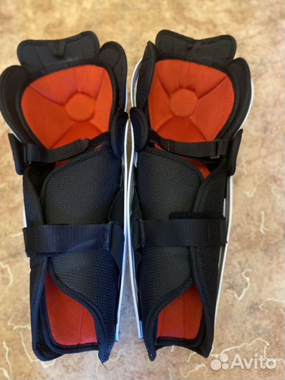 Щитки Reebok SR15