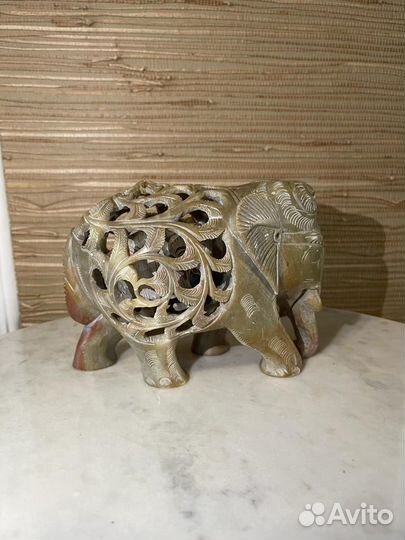 Статуэтка слона из мрамора