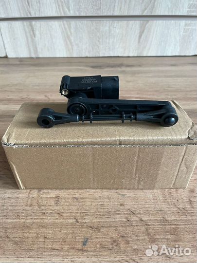 Датчик положения кузова задний Land / Range Rover