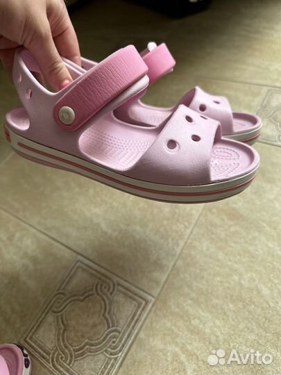 Сандалии для девочек Crocs