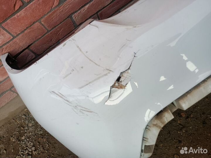 Задний бампер с дефектами Peugeot 308 2011