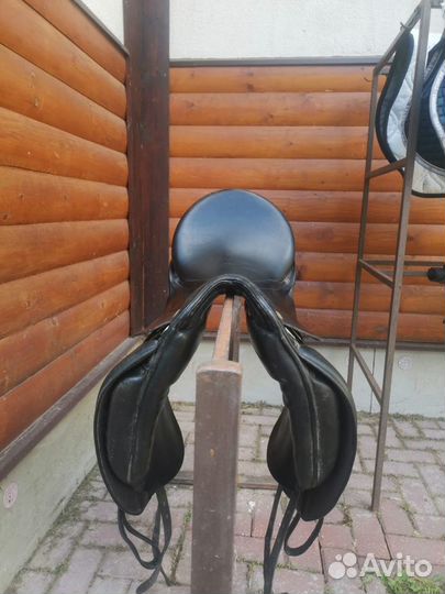 Выездковое седло