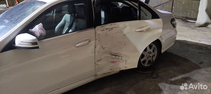 Mercedes-Benz E-класс 1.8 AT, 2012, битый, 180 000 км