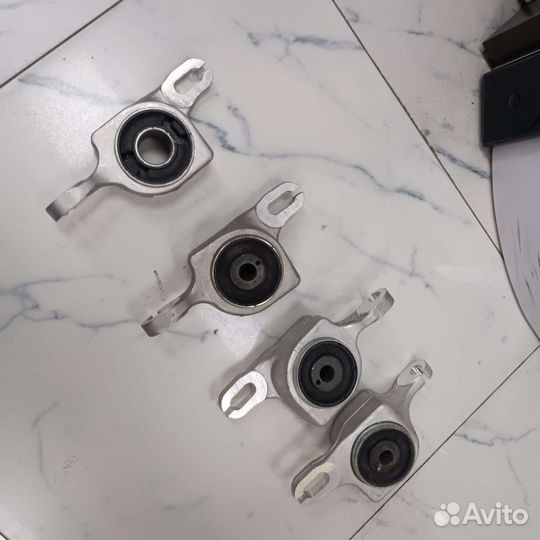 Сайлентблоки рычагов подвески Mercedes W164 ML