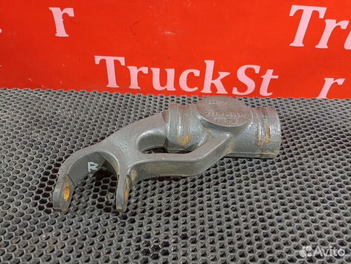 Кронштейн амортизатора переднего левый