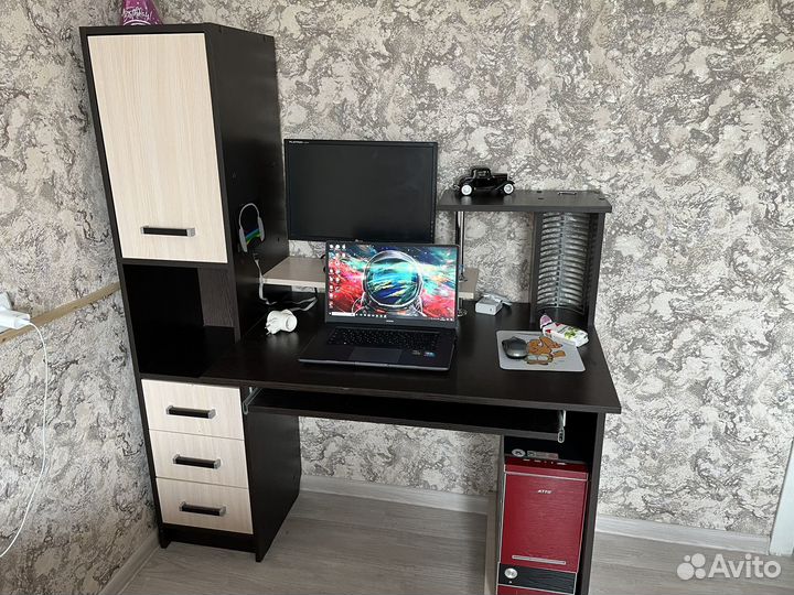 Компьютерный стол