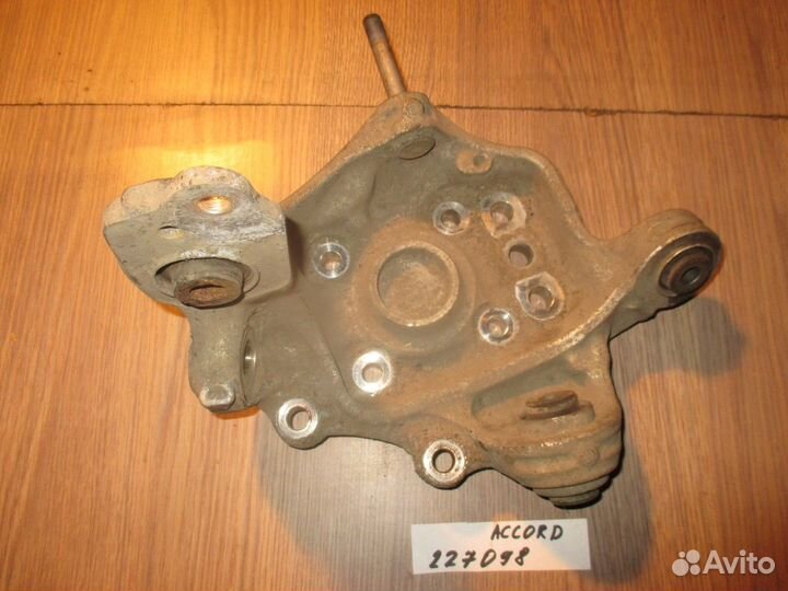 Кулак поворотный задний левый (Honda Accord)