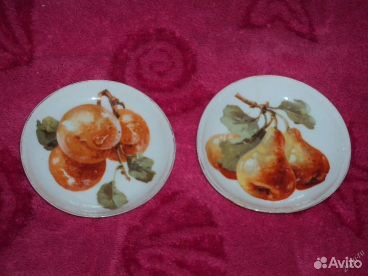 Два фарфоровых блюдца ручная работа очень стареньк