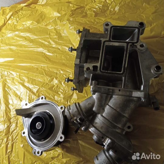 Водяной насос помпа Mercedes OM656