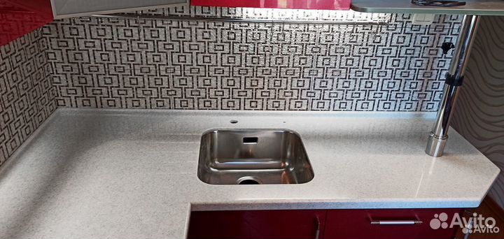 Кухонная столешница из искусственного камня Staron