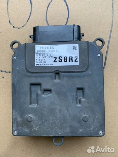 Блок розжига правой фары Toyota Camry V70