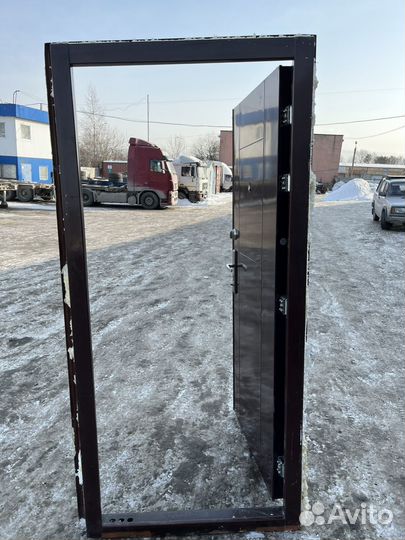 Дверь входная металлическая