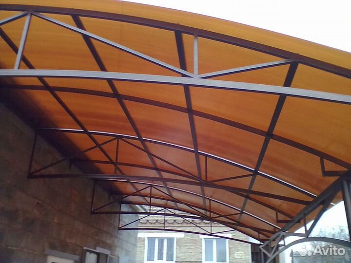 Монтаж полуарочного навеса