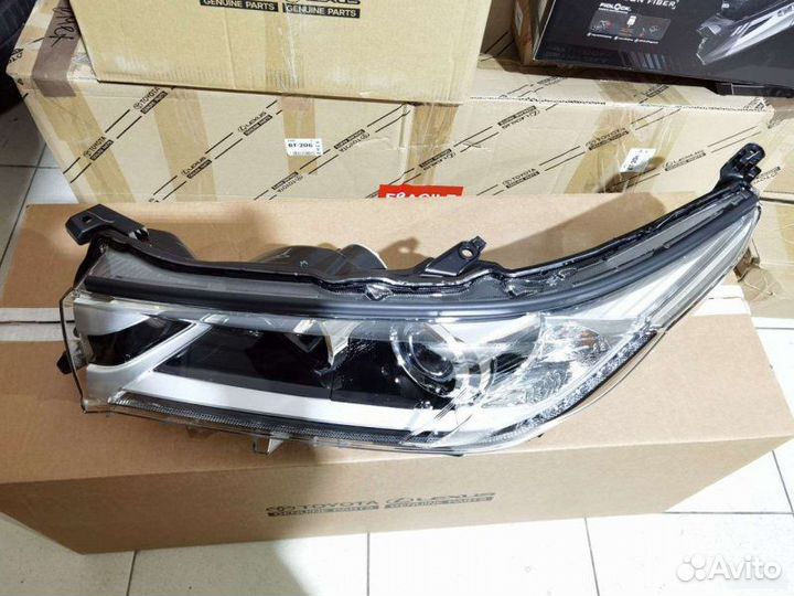 Фара левая Toyota Highlander 3