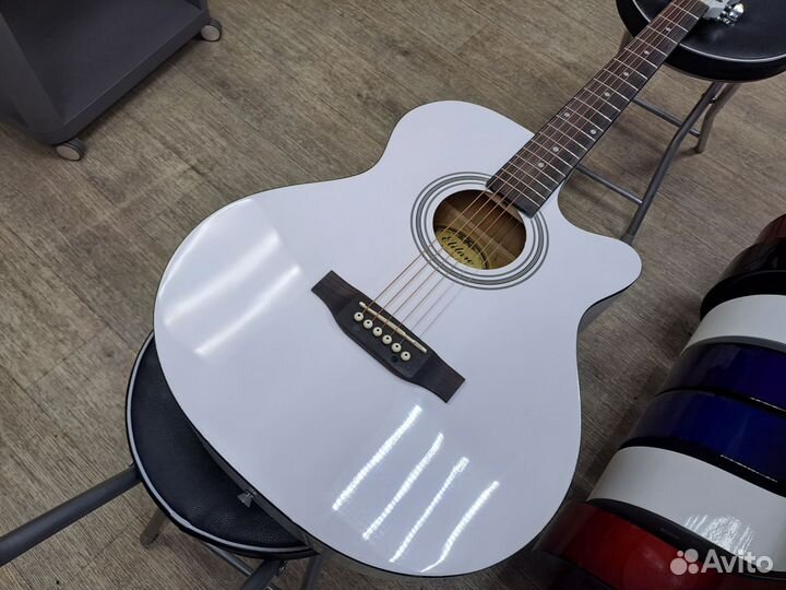 Гитара акустическая белая с металлическими струн