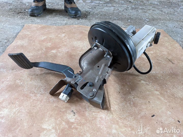 Вакуумный усилитель Renault Logan