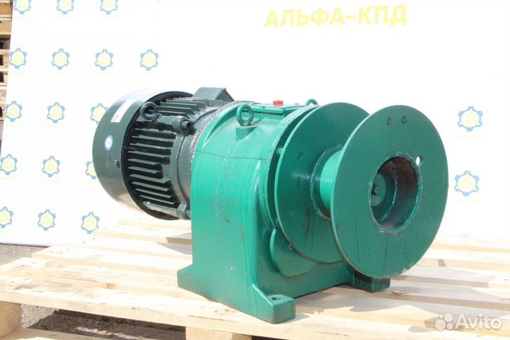 Двигатель с редуктором подъема скипа смесителя