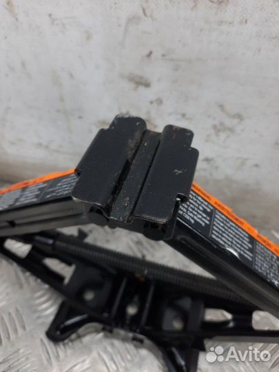 Домкрат Opel Insignia хэтчбэк 5 дв. 2.0 2009