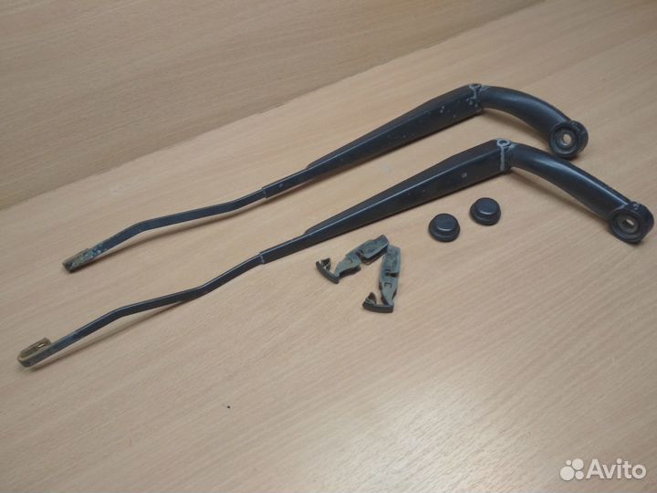 Поводки дворников, Cadillac SRX 1