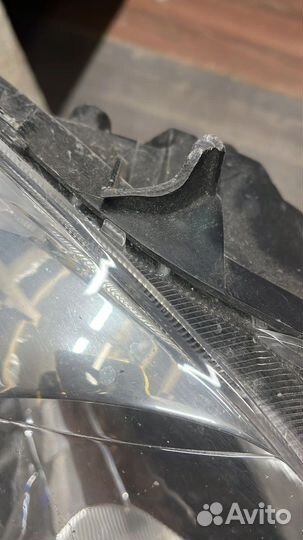Фара левая Toyota Yaris