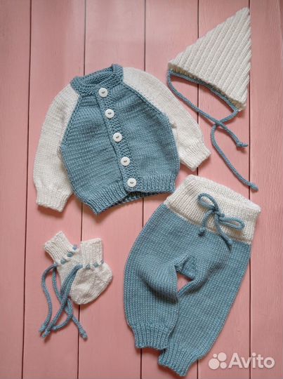 Вязаный комплект для новорождённого.Ручная работа