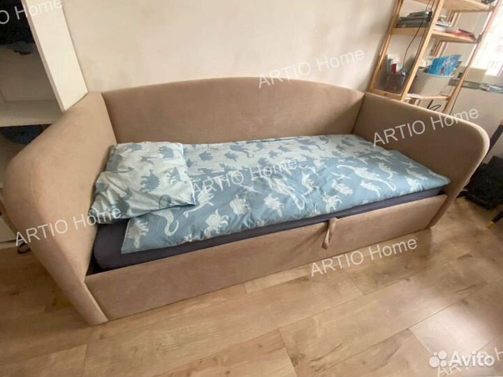 Кровать с мягким изголовьем