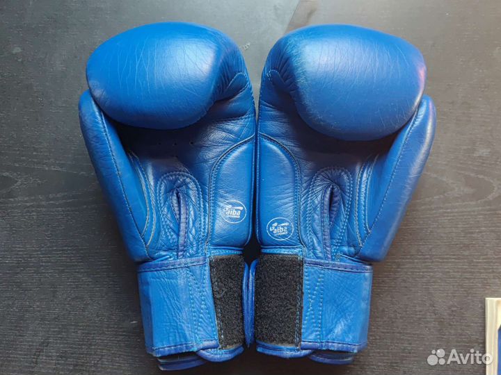 Боксерские перчатки