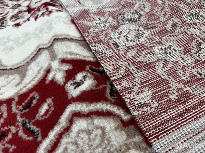 Ковер, ковровая дорожка красная