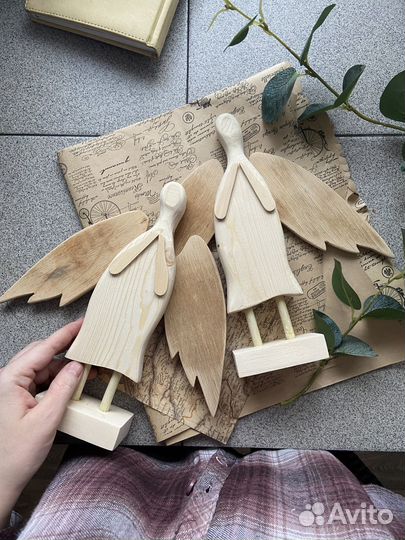 Ангел из дерева с художественной росписью