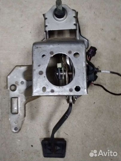 Педаль тормоза Chevrolet Trailblazer GMT360