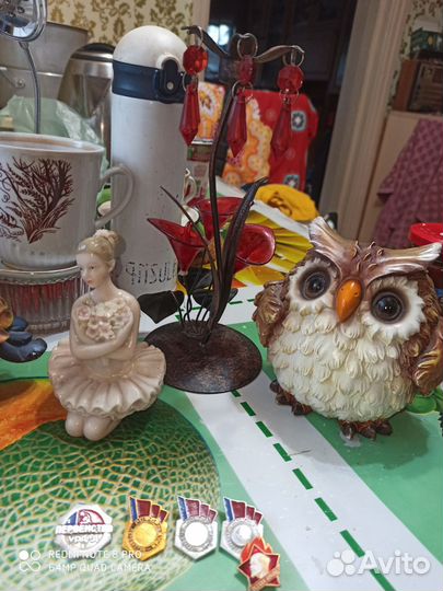 Набор статуэток, значков, сова — шкатулка