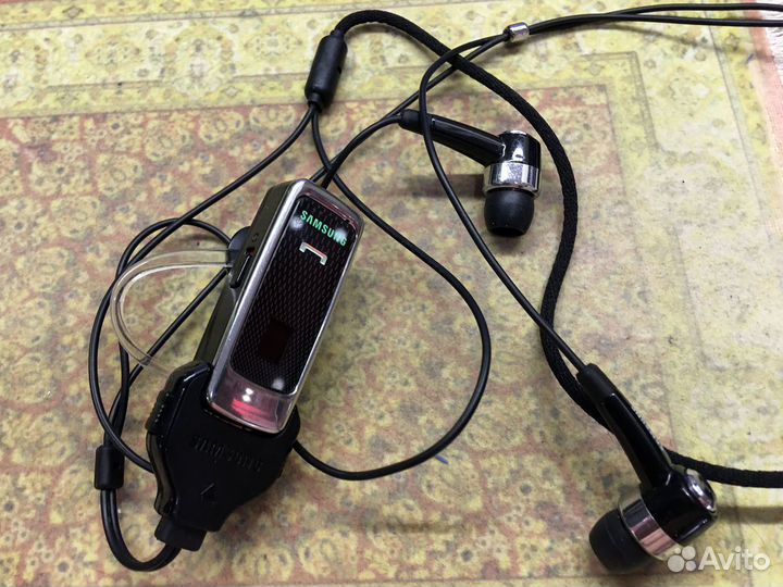 Наушники и Bluetooth-гарнитура Samsung WEP870